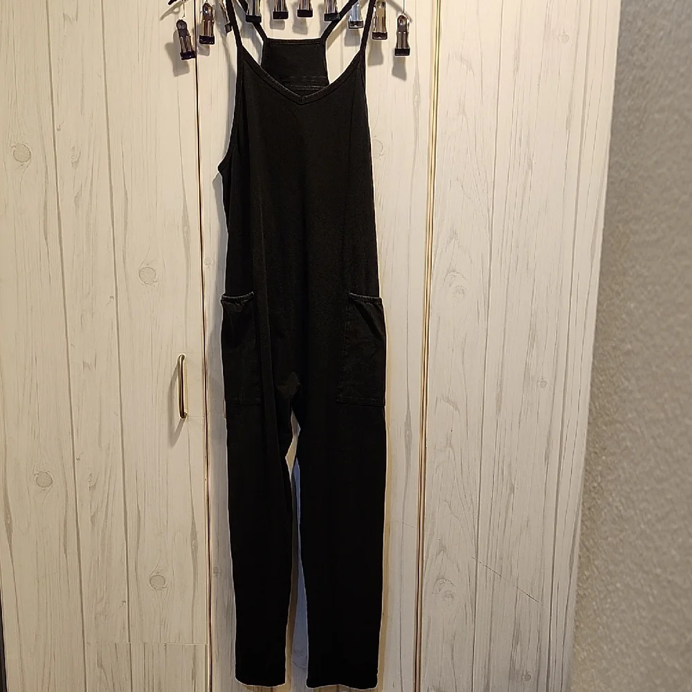 Chic Black Sleeveless Jumpsuit - Picture 1 of 7